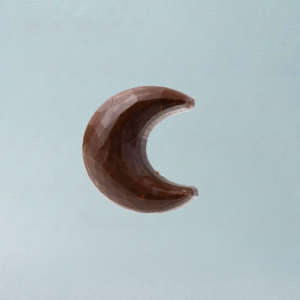 Organic Vegan Cayenne Chilli & Celtic Salt Carob Crescent Moon (9g)